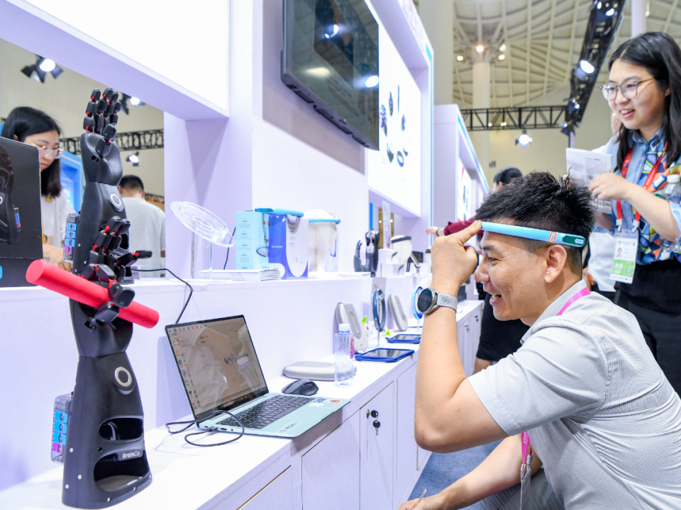 经济热点快评｜全岛封关运作后“首秀”，今年消博会有啥不一样？