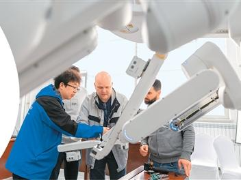 “中国服务”，“智慧”出圈（国际论道）