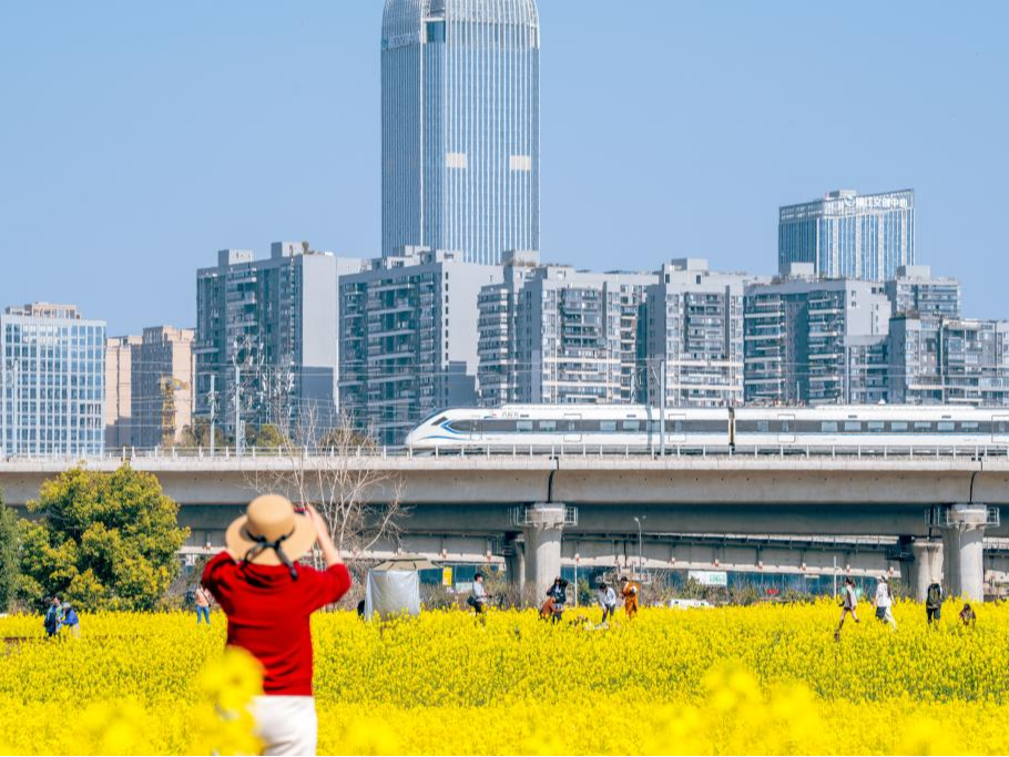 Hi财经丨以“春”为名，消费热潮持续升温