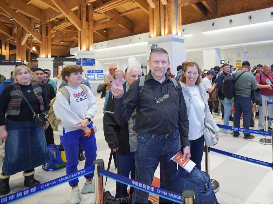 【中国那些事儿】外媒点赞中国出入境便利化：政策红利成旅游经济“强引擎”