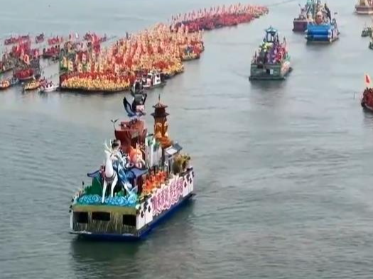 欢度假期 游人尽享好春光