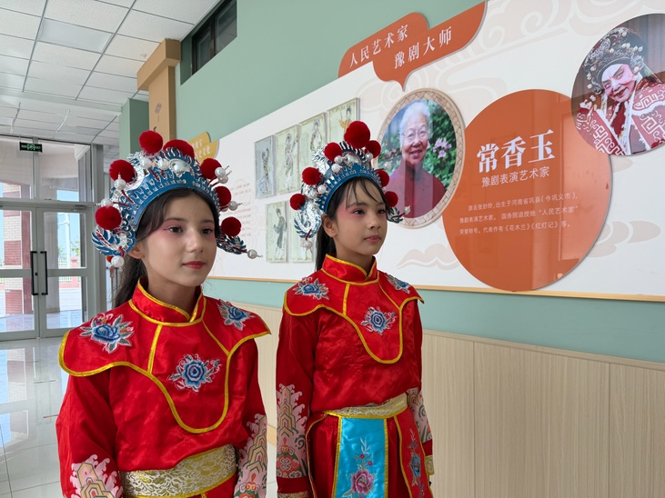 石榴花开 籽籽同心丨从“小白”到“台柱子” 新疆哈密“小社团”里唱响“大认同”