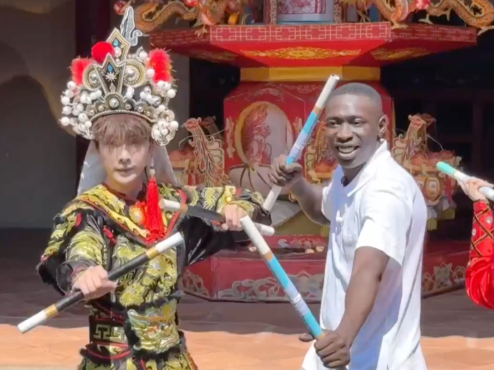 中国游记丨从“担心丢”到“不想走”，“中国式安全感”何以打动世界？