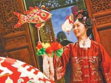 非遗鱼灯舞出山村魅力（经济新方位·聚焦假期消费）