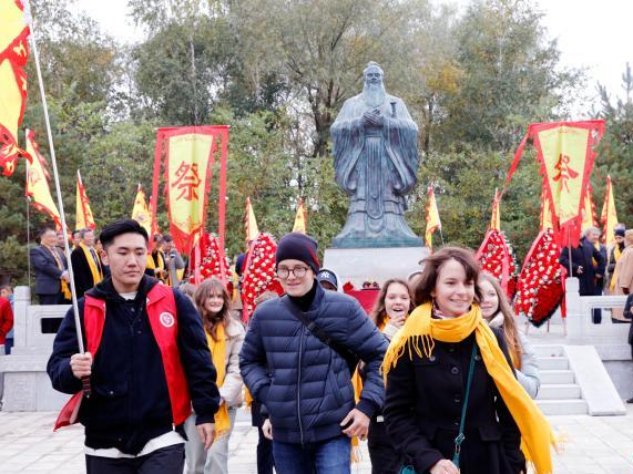 东西问·古典学｜瓦列里·彼得罗夫：“古典文明不在我们身后，而在我们前方”