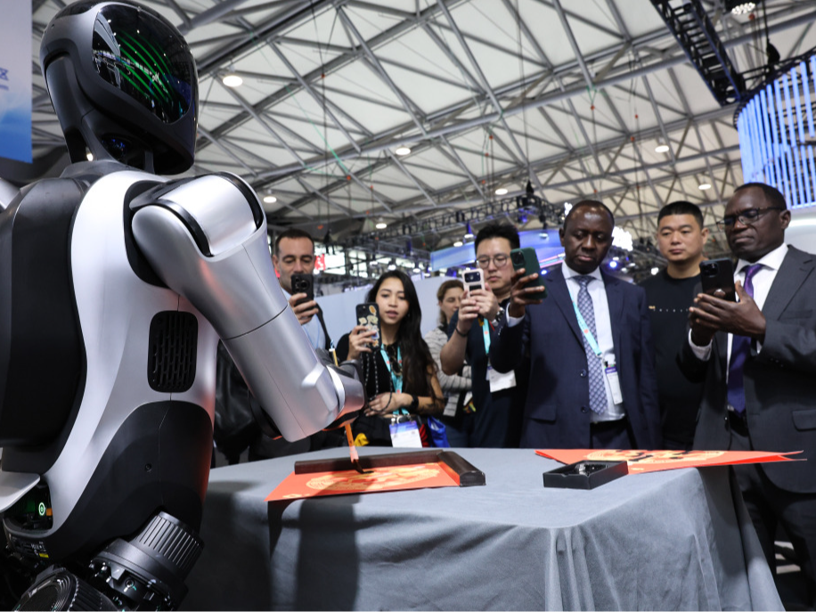 经纬度：AI硬件、机器人出海，上海外贸新引擎动力十足