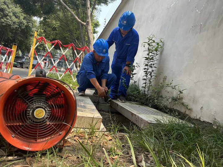 
江苏省人民医院范磊徐卫陆辉黄牛挂号电话高温下的劳动者：错峰竞速 护航前行