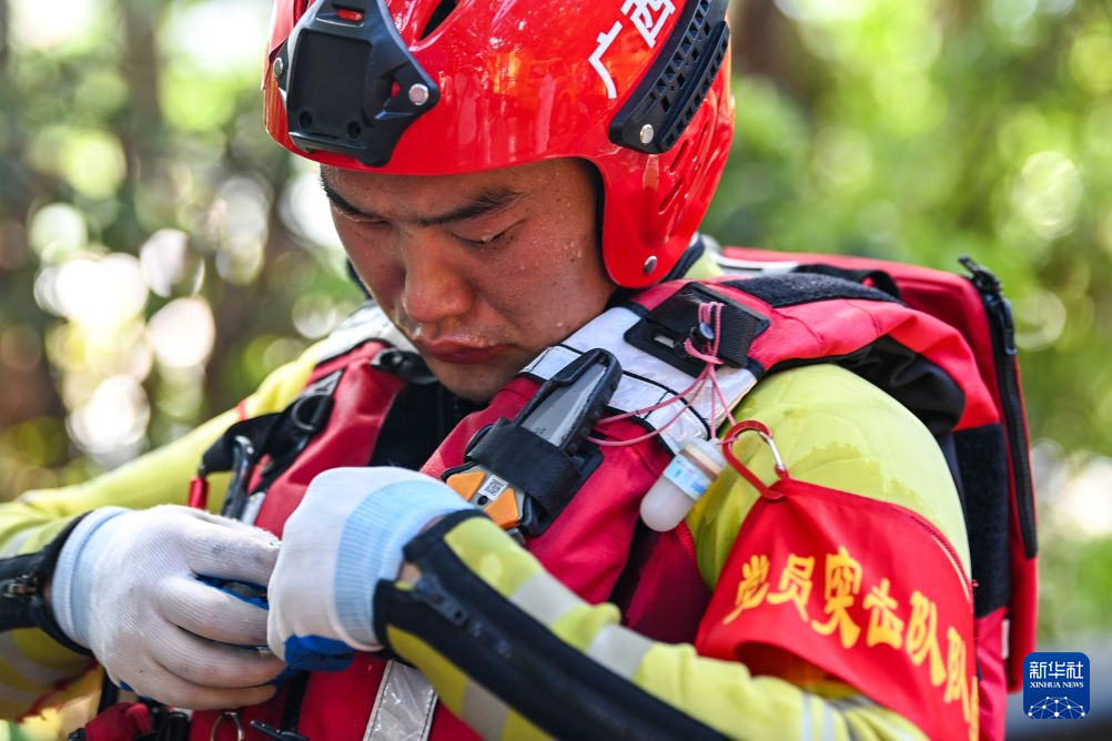 
上海第九人民医院黄牛号贩子票贩子代网上预约代挂号电话风雨里的守望——广西防汛抗洪一线纪实