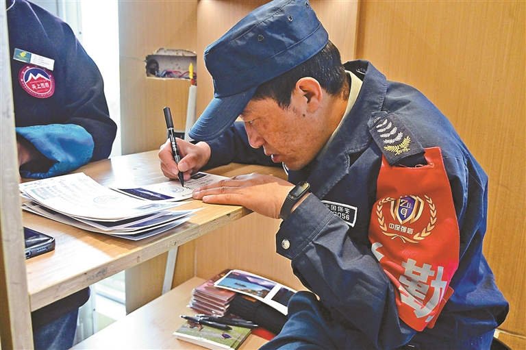 
上海交通大学医学院附属新华医院黄云腾医生黄牛预约代挂号电话【文化雪域】布达拉宫旁，一纸信笺往来山海