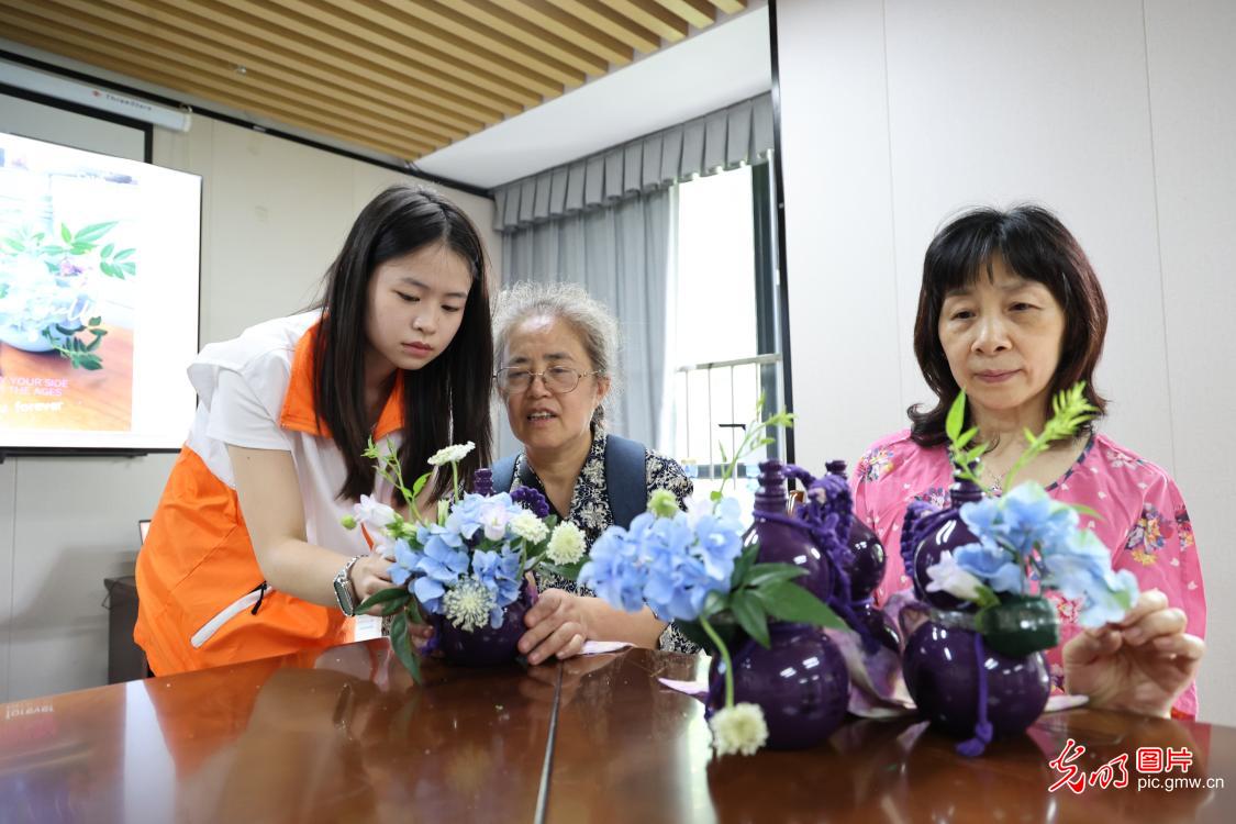 
南京各大医院医生黄牛预约代挂号电话青春躬身基层，暖心服务守护桑榆安康
