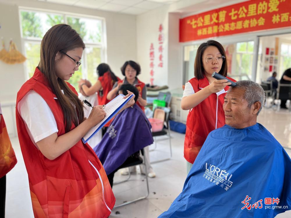 
南京各大医院医生黄牛预约代挂号电话青春躬身基层，暖心服务守护桑榆安康