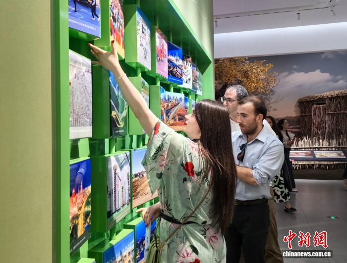 
上海市精神卫生中心杜亚松医生黄牛预约代挂号电话欧洲外交官参访团走进新疆
