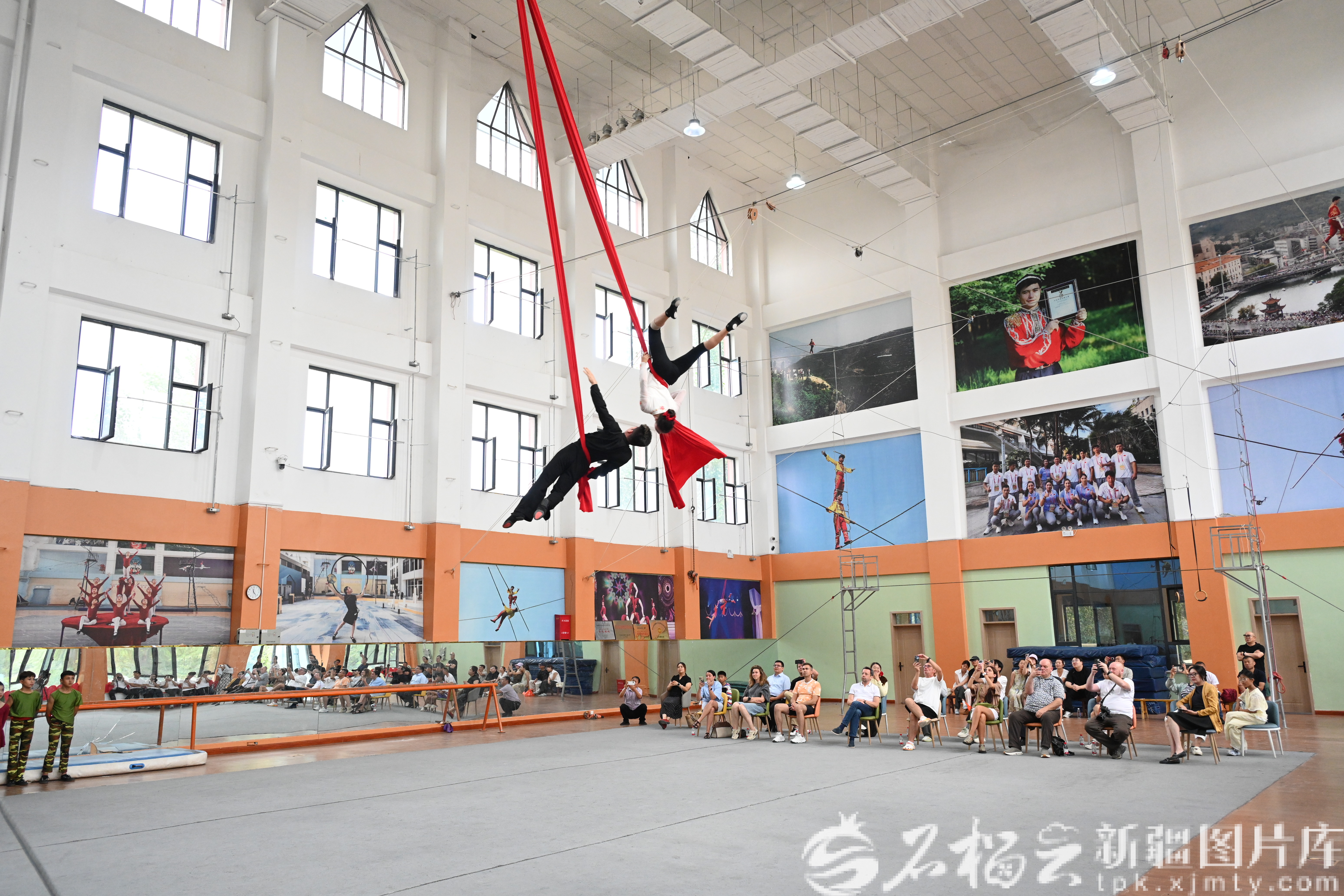 
成都医院黄牛号贩子票贩子代网上预约代挂号电话伏尔加河畔的镜头与天山的回响——俄罗斯伏尔加河沿岸联邦区媒体代表团一行走进新疆