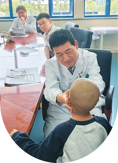 
中山大学肿瘤防治中心黄牛号贩子票贩子代网上预约代挂号电话倪鑫：儿童不是成人的缩小版（跟着专家出门诊）