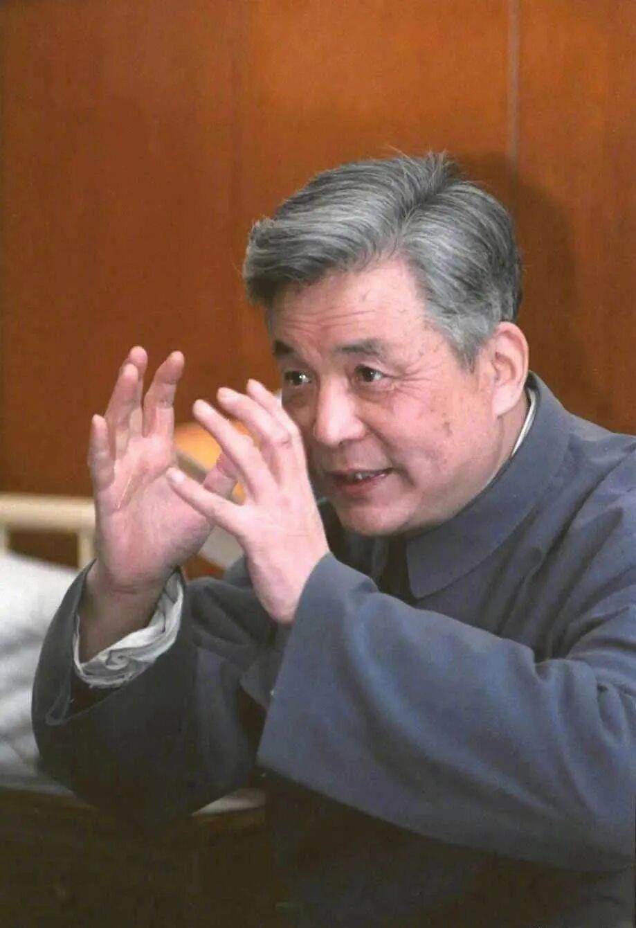 
复旦大学附属眼耳鼻喉科学院程金伟医生黄牛预约代挂号电话30年后，人们会记住我们吗？——永远铭记！