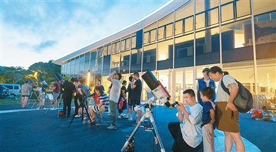 
山东中医药大学附属医院周晓园医生黄牛预约代挂号电话夏夜好观星