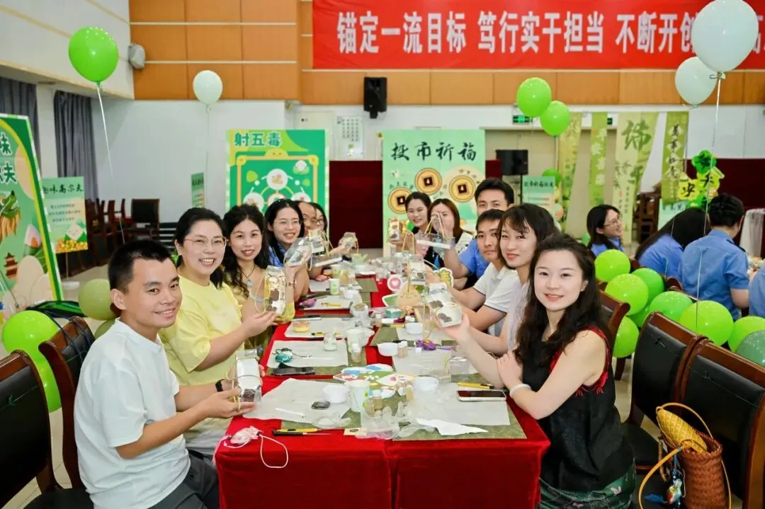 浙江大学医学院附属第一医院任萍萍章爱斌姚磊黄牛挂号电话我的铁路风景|“文化季”圆满收官!9万份作品里,藏着无数个关于相遇与告别的铁路故事