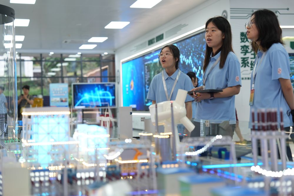 
江苏省中医院张健亚医生黄牛预约代挂号电话特写：一场跨越海峡的“青年说”