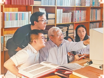 编撰通史 展现敦煌两千年风华（赓续历史文脉）