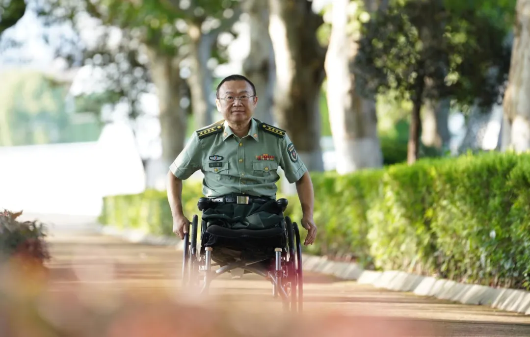 
广东省第二中医院黄牛号贩子票贩子代网上预约代挂号电话坐着，也是高峰——解读王戟