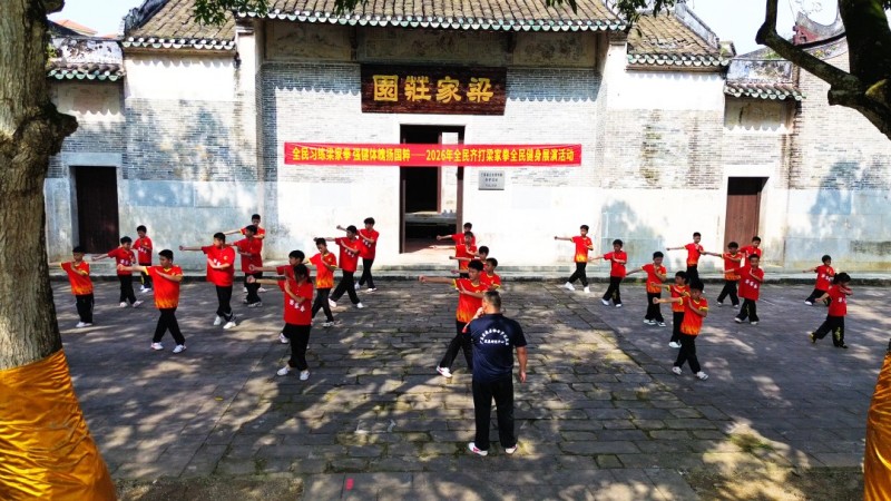 
复旦大学中山医院蒋俊豪医生黄牛预约代挂号电话罗定：千人齐打梁家拳点燃全民健身热潮