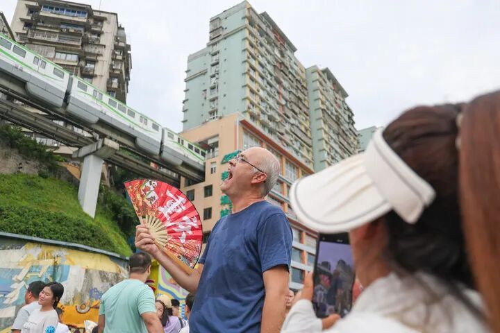 
山东省立医院张海清孙香兰曲华伟宁豪刘军卢俊吴亚光张鹏王正军黄牛挂号电话在“火炉”重庆，老外为何直呼“Cool”