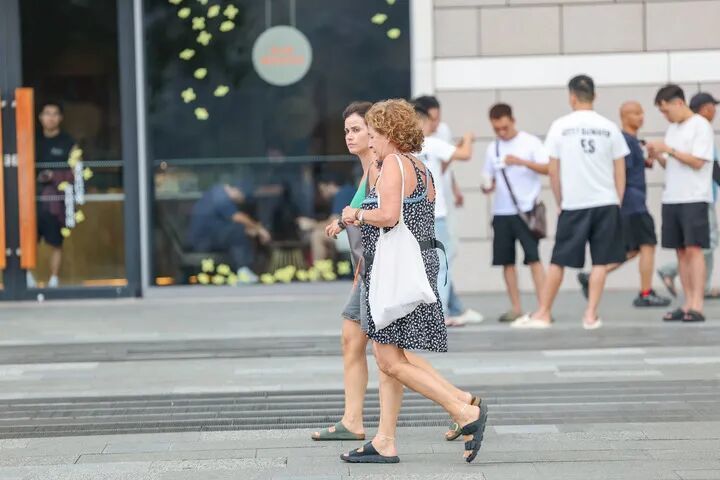 
山东省立医院张海清孙香兰曲华伟宁豪刘军卢俊吴亚光张鹏王正军黄牛挂号电话在“火炉”重庆，老外为何直呼“Cool”