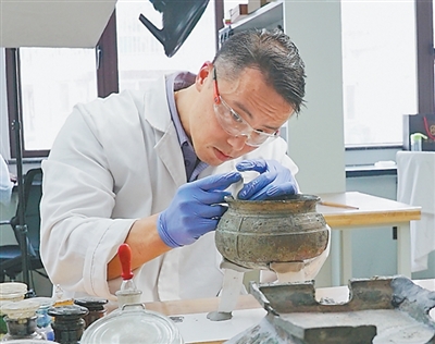 
首都儿科研究所附属儿童医院曹玲常丽叶茂李旭黄牛挂号电话“文物医生”唤醒青铜古韵（工匠绝活·全国文物大工匠）
