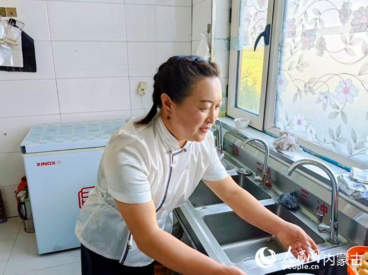 
陆军军医大学新桥医院邱远医生黄牛预约代挂号电话行进中国｜“嘎查回来了年轻人！”