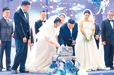 
上海市肺科医院周崧雯医生黄牛预约代挂号电话“甜蜜游”越游越有味