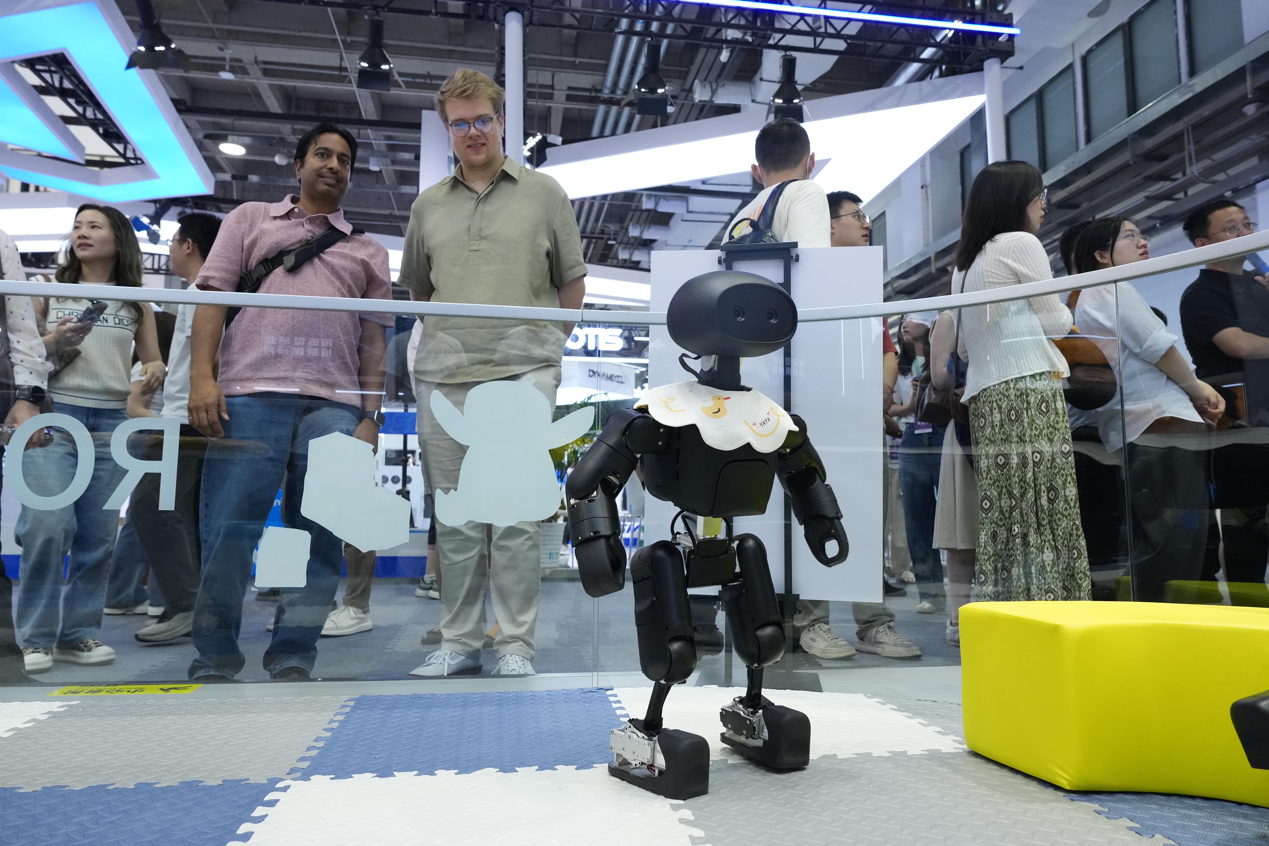 
南方医科大学南方医院张亚厉医生黄牛预约代挂号电话2026世界机器人大会观察：生态协同驱动产业“破壁共生”