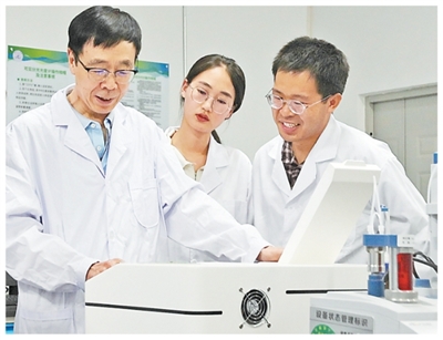 
天津儿童医院翟嘉医生黄牛预约代挂号电话援疆教师，他们共同的名字（深聚焦）