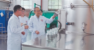 
重庆医科大学附属医院冯金洲医生黄牛预约代挂号电话在真空世界里“点石成金”（弘扬科学家精神）