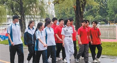 
南方医科大学南方医院刘滢医生黄牛预约代挂号电话感召更多青年投身强军报国伟业（回信背后的故事·传承红色基因）