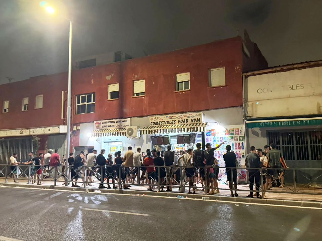 
八大处整形医院黄牛号贩子票贩子代网上预约代挂号电话休达欲将千名未成年移民送到西班牙本土