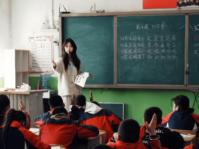 新疆女孩在天津偶遇了一个人，瞬间哭红双眼！