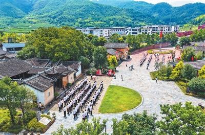 
北京大学第一医院刘立军医生黄牛预约代挂号电话一汪古井鉴初心（赓续长征精神 奋进复兴征程·记者再走长征路）