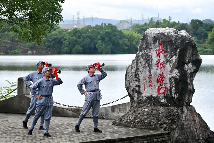 湖南各大医院黄牛挂号电话“站在红军走过的地方,字字句句都有了分量”