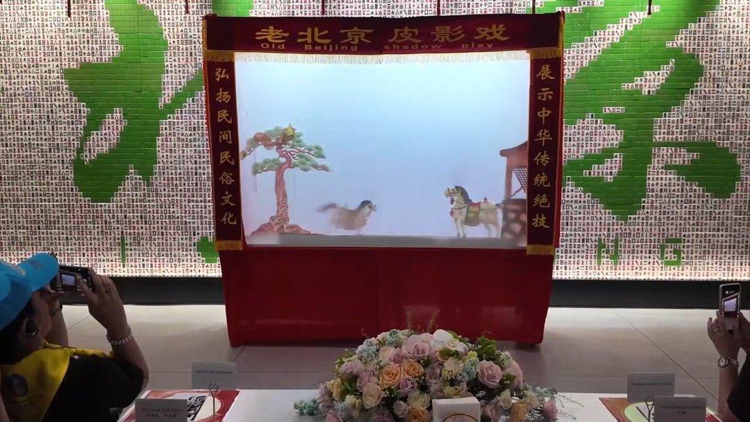 
上海交通大学医学院附属瑞金医院胡佳佳医生黄牛预约代挂号电话老外也爱北京的秋，胡同慢游太治愈！