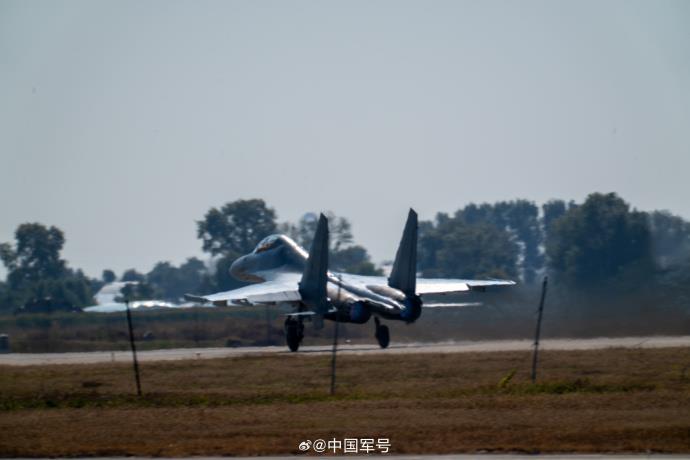 
重庆医科大学附属儿童医院王珊珊医生黄牛预约代挂号电话直冲云霄！一组图感受战鹰伴月起飞的“硬核浪漫”