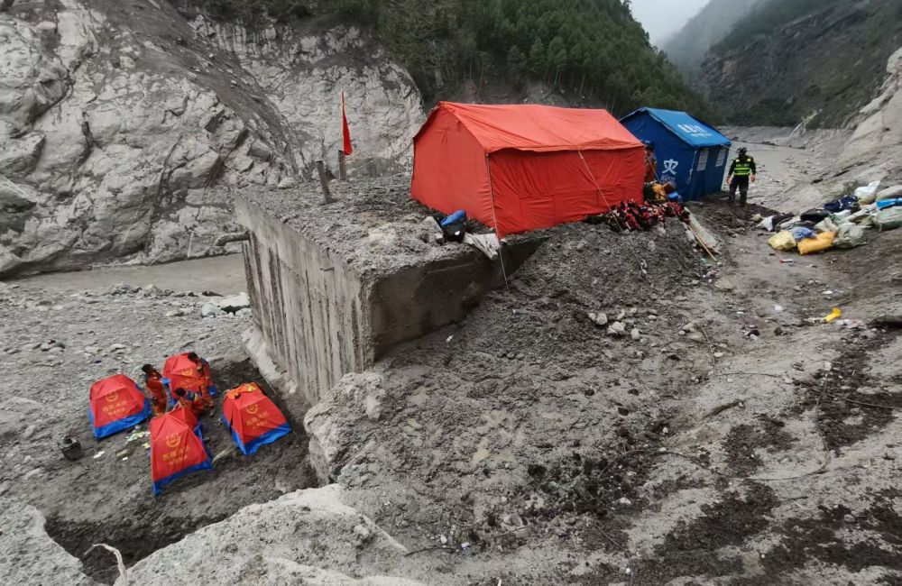 
陕西省人民医院黄牛号贩子票贩子代网上预约代挂号电话我在现场︱吉隆口岸核心受灾区的一夜
